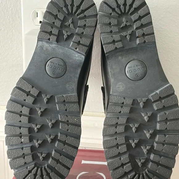 Gucci Black Leather Loafers with Green and Red Accents - Picture 5 of 6